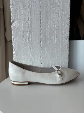 37 SAMPLE - ONE OFF/POINTED FLATS WHITE