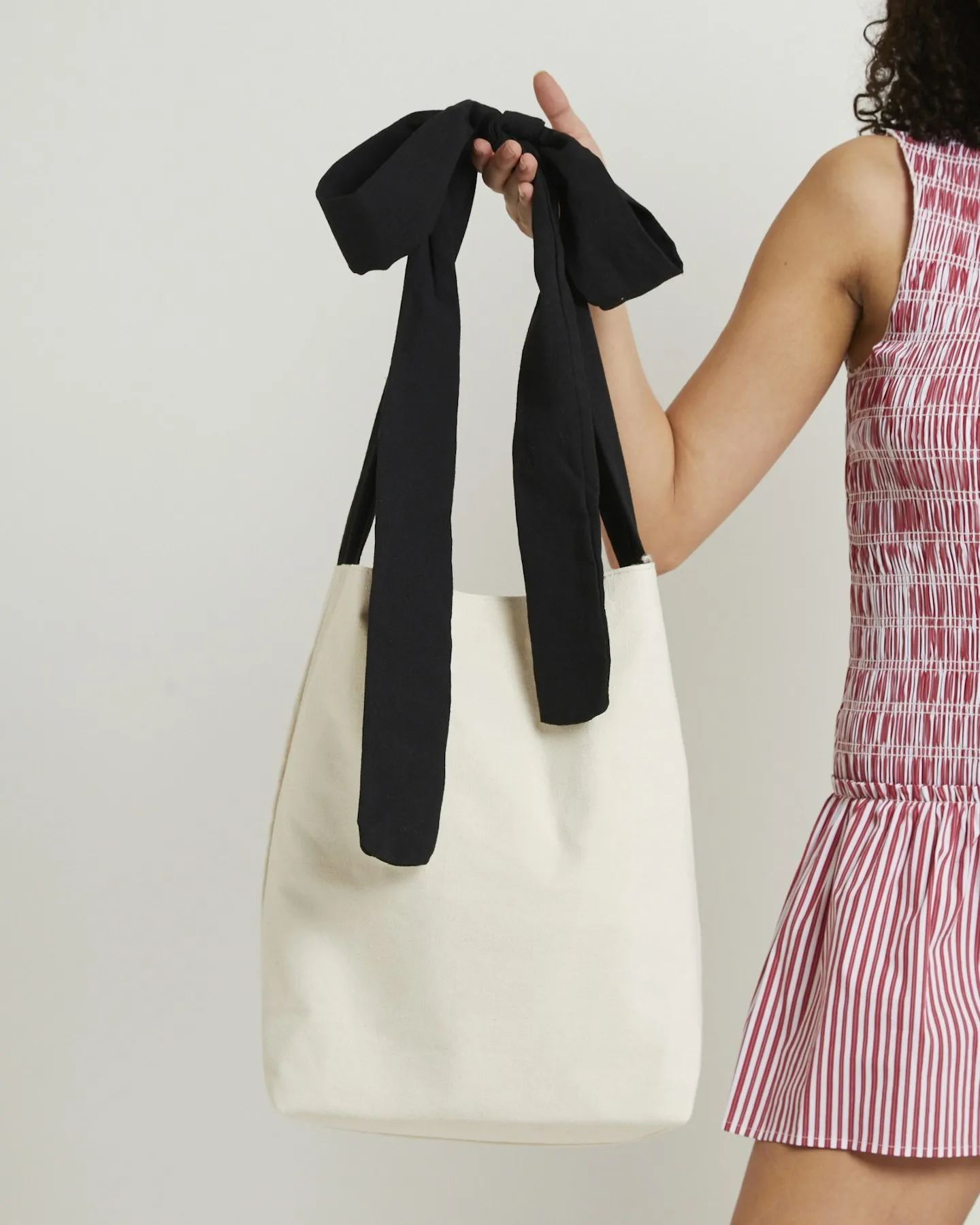 Alice In The Eve Bow Tote - Asst | SurfStitch