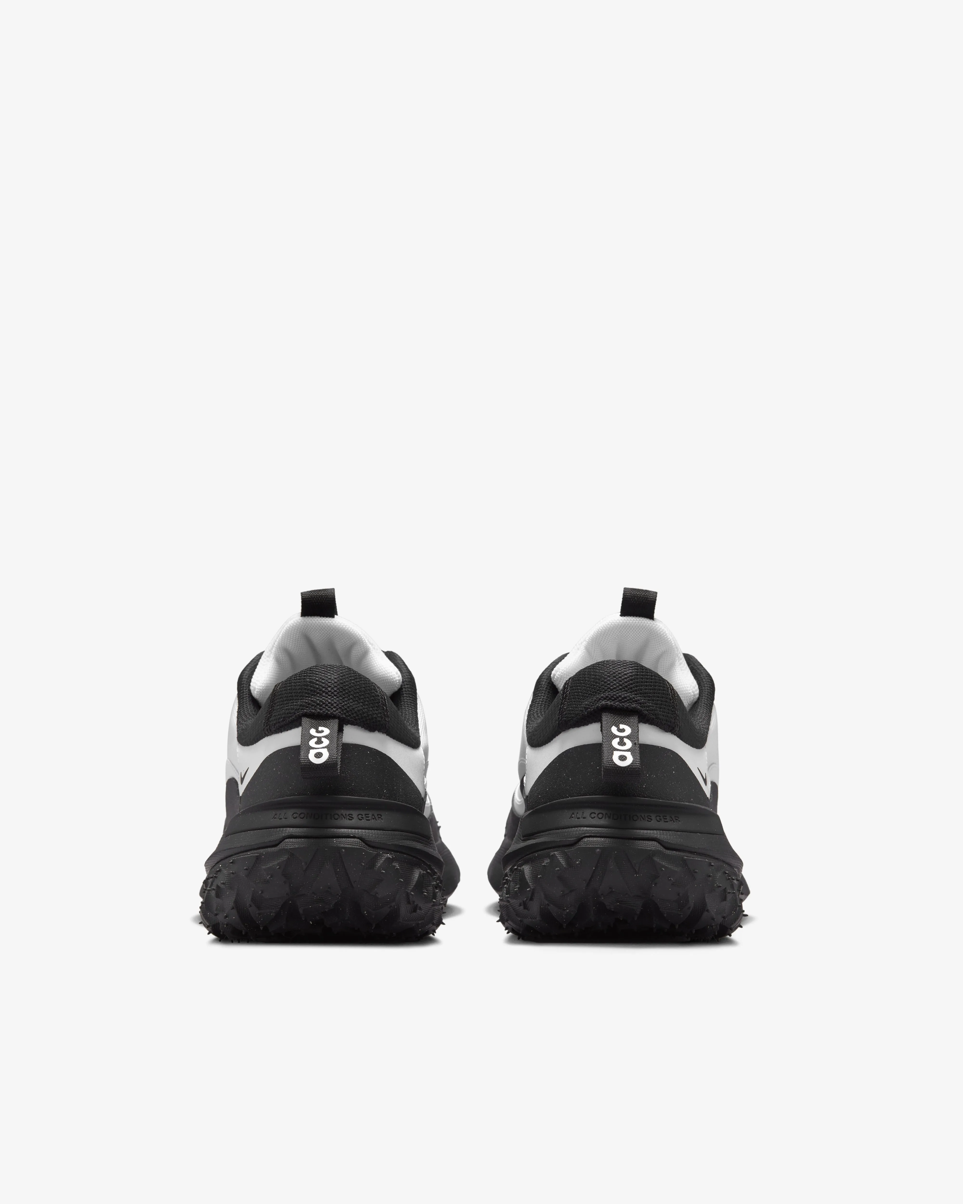 Comme Des Garons Homme Plus - Nike ACG Mountain Fly 2 Low Sneakers - (Black/White)