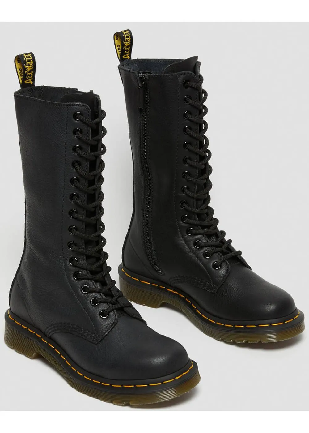 Dr. Martens 1B99 Virginia Boots Black