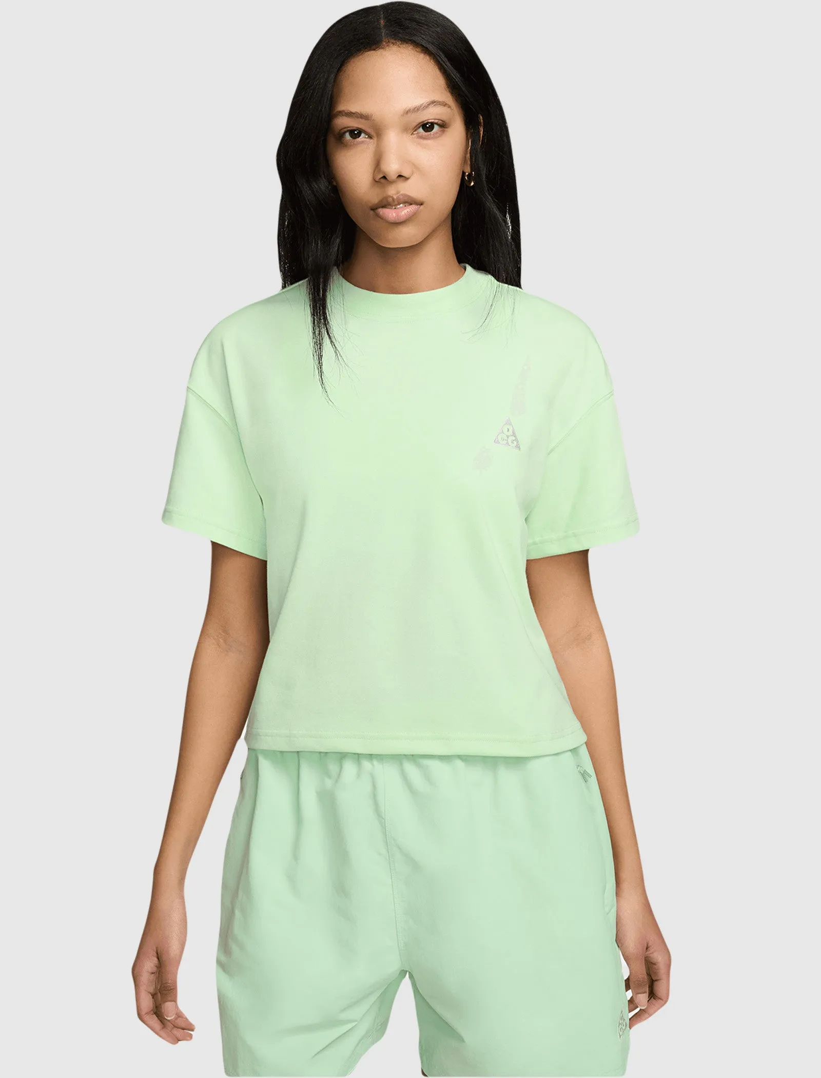 NIKE WOMEN'S ACG Dri-FIT ADV TEE   GREEN/WHITE